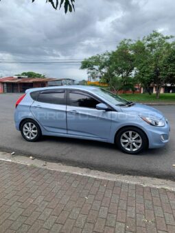 Excelente Hyundai Accent automático 2012 lleno