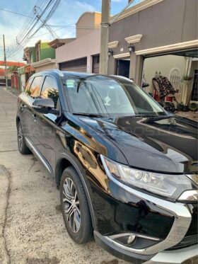 Excelente Mitsubishi Outlander 2016