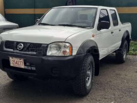 Excelente Nissan Frontier 2011