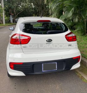 Excelente Kia Hatchback 2018