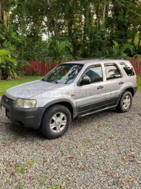 Excelente Ford Explorer 2003