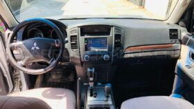 Excelente Mitsubishi Montero 2011