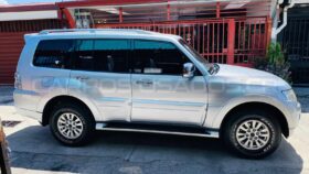 Excelente Mitsubishi Montero 2011