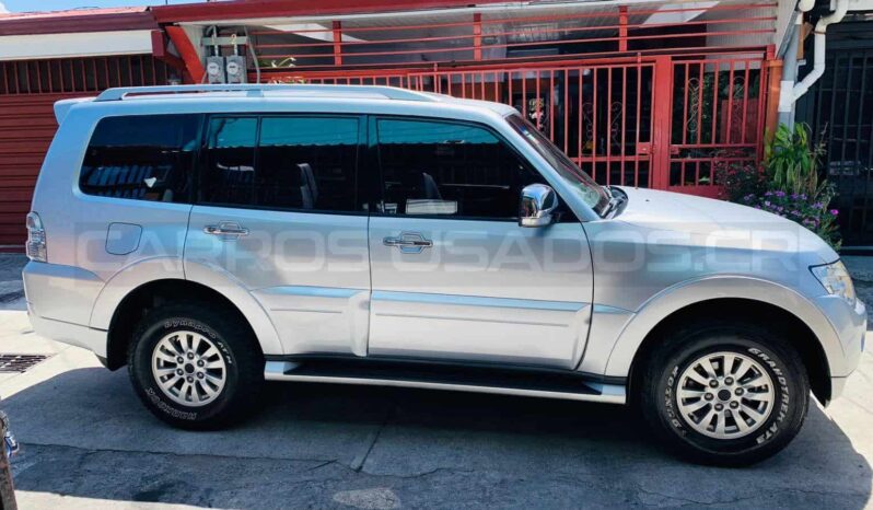 Excelente Mitsubishi Montero 2011 lleno