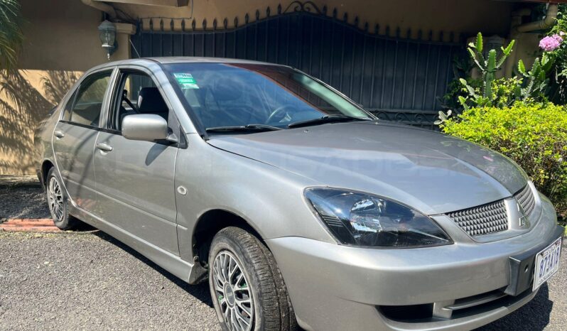 Muy Bueno Mitsubishi Lancer GLX 2011 lleno