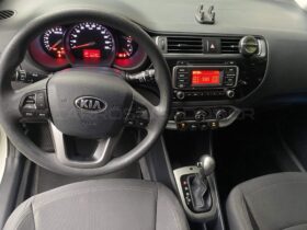 Excelente Kia Hatchback 2018