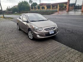 Bueno Hyundai Accent Blue 2012