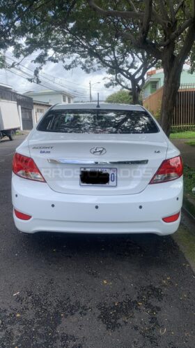 Excelente Hyundai Accent Blue 2016