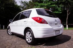 Impecable Nissan Tiida 2012 lleno