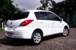 Impecable Nissan Tiida 2012 lleno