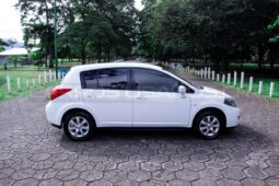 Impecable Nissan Tiida 2012 lleno