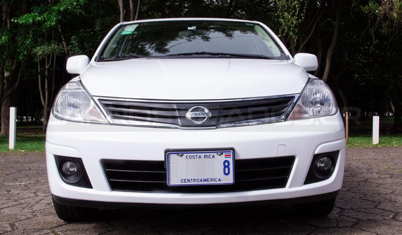 Impecable Nissan Tiida 2012 lleno