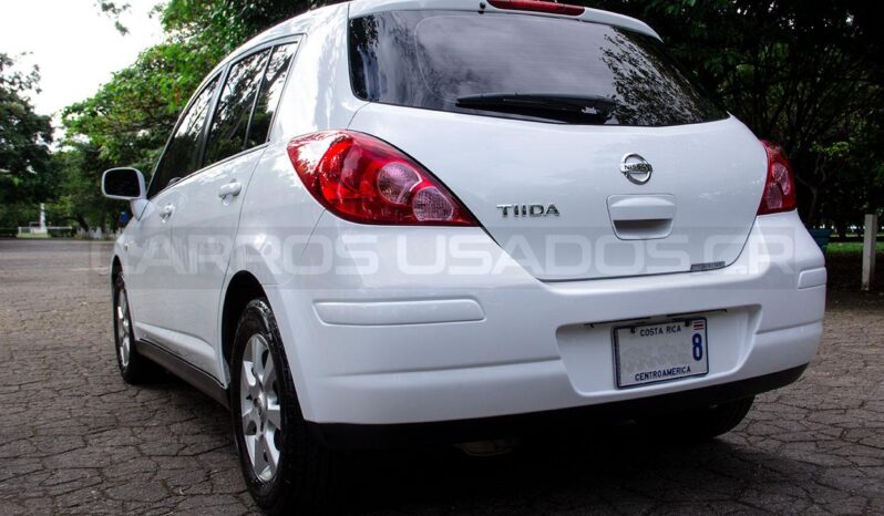 Impecable Nissan Tiida 2012 lleno