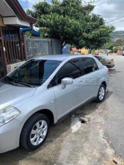 Muy Bueno Nissan Tiida 2010 lleno