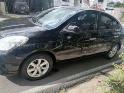 Muy Bueno Nissan Versa 2013 lleno