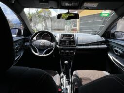 Excelente Toyota Yaris 2017 lleno