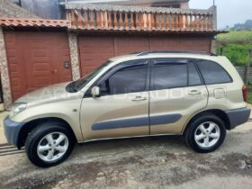 Excelente Toyota Raw4 2005