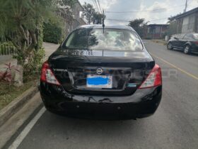 Muy Bueno Nissan Versa 2013