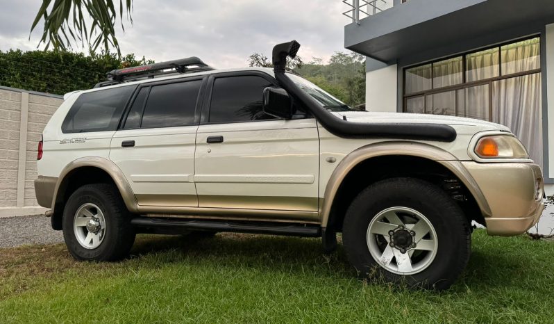 Excelente 2008 Mitsubishi Montero Sport lleno