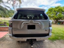 Excelente 2022 Toyota 4Runner lleno