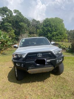 Excelente 2022 Toyota 4Runner lleno