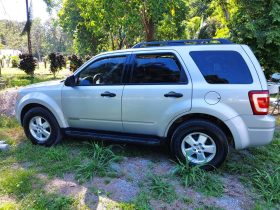 Excelente 2008 Ford Escape