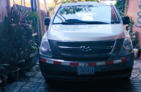 Excelente 2009 Hyundai H-1 Starex