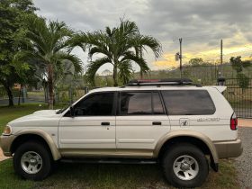 Excelente 2008 Mitsubishi Montero Sport