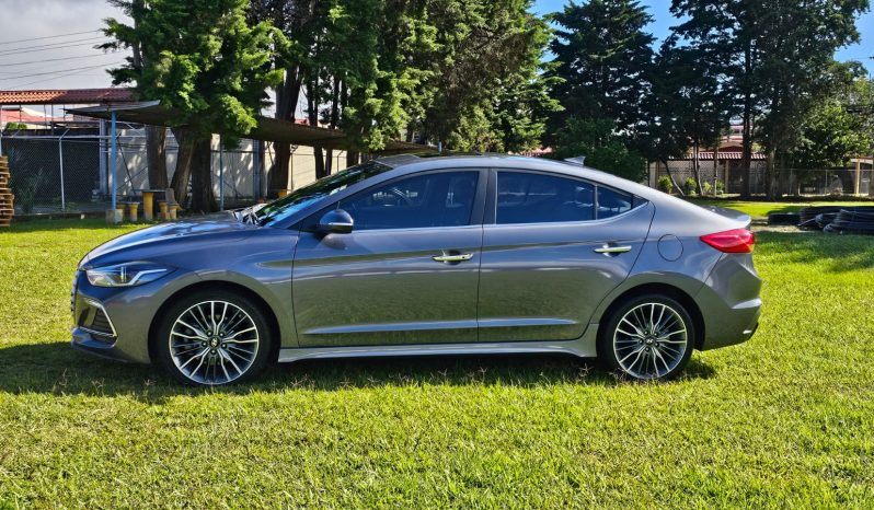 Excelente 2017 Hyundai Elantra lleno