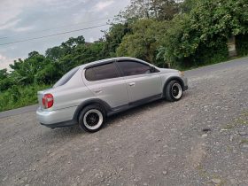 Excelente 2000 Toyota Echo