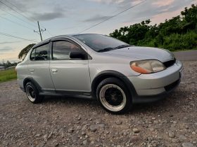 Excelente 2000 Toyota Echo