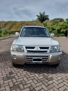 Excelente 2006 Mitsubishi Montero