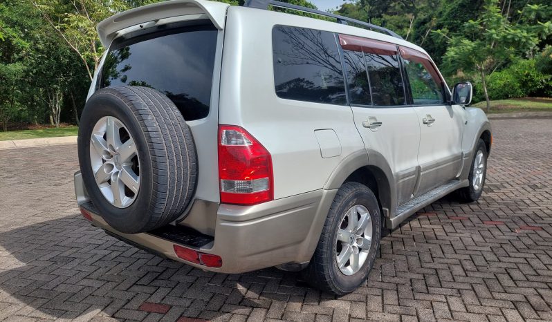 Excelente 2006 Mitsubishi Montero lleno