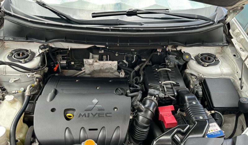 Excelente 2011 Mitsubishi Outlander lleno