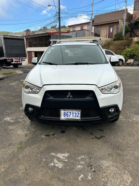 Excelente 2011 Mitsubishi Outlander