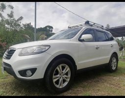 Excelente 2011 Hyundai Santa Fe lleno