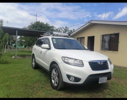 Excelente 2011 Hyundai Santa Fe lleno