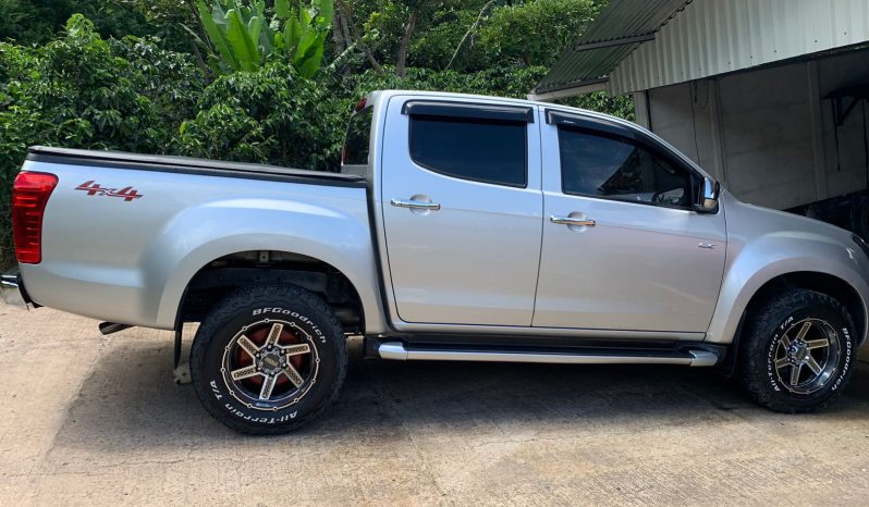 Excelente 2018 Isuzu D-Max lleno