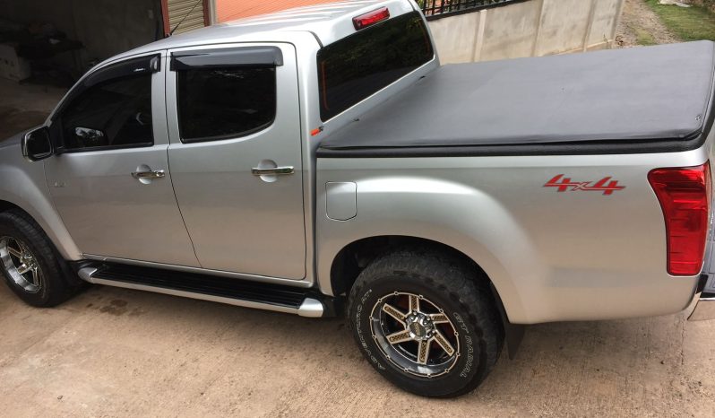 Excelente 2018 Isuzu D-Max lleno