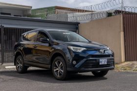 Excelente 2018 Toyota RAV4