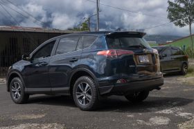 Excelente 2018 Toyota RAV4