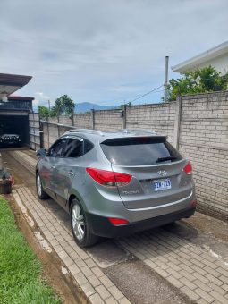 Excelente 2013 Hyundai Tucson lleno