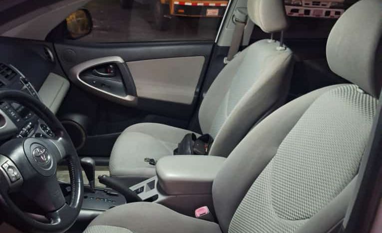 Muy Bueno Toyota RAV4 2007 lleno