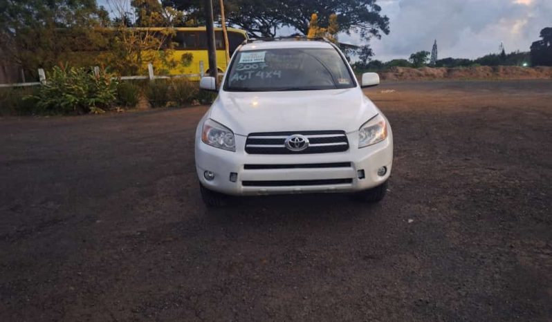Muy Bueno Toyota RAV4 2007 lleno